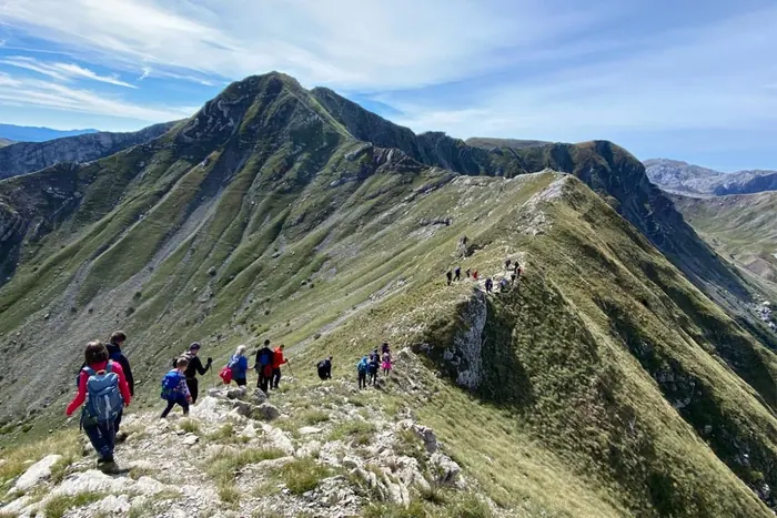 Visocica guided ridge hike landscape